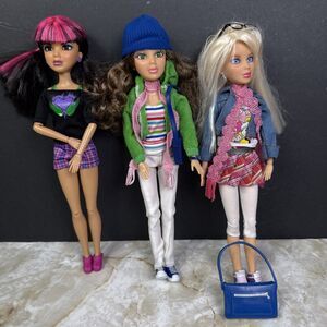 Lot of 3 Spinmaster Liv dolls with Clothes and Purses Sleepover Sophie Katie